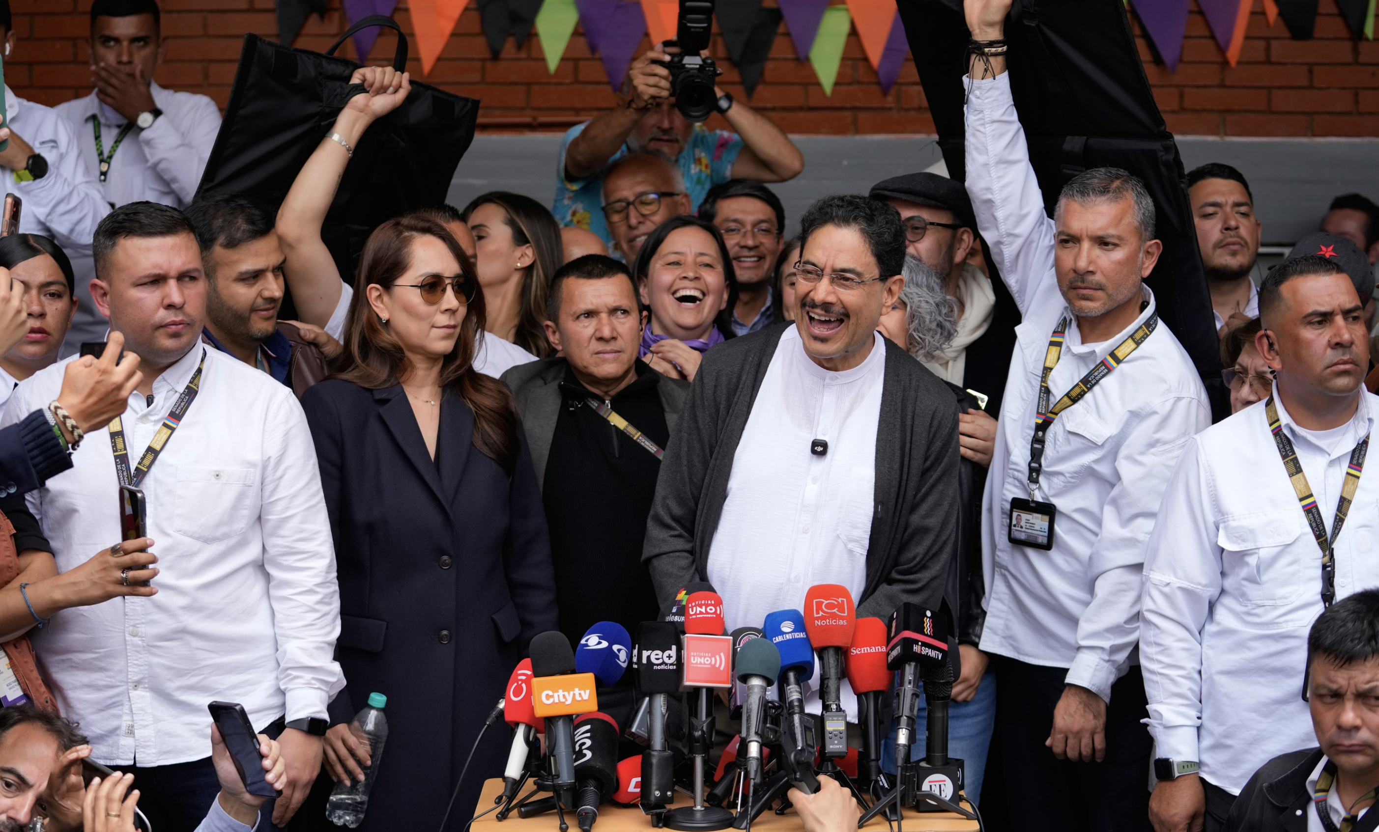 Colombia’s Runoff Becomes a Fight Over Fear and the Future